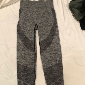 Seamless grey leggings